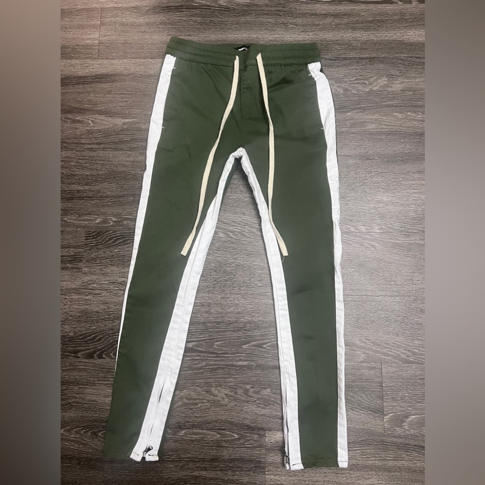 Twill Joggers in Olive and white